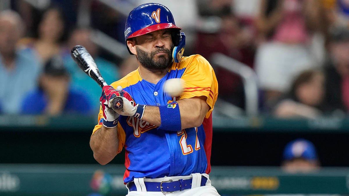 Astros' Jose Altuve gets hit by pitch during World Baseball Classic: 'It didn't look good'